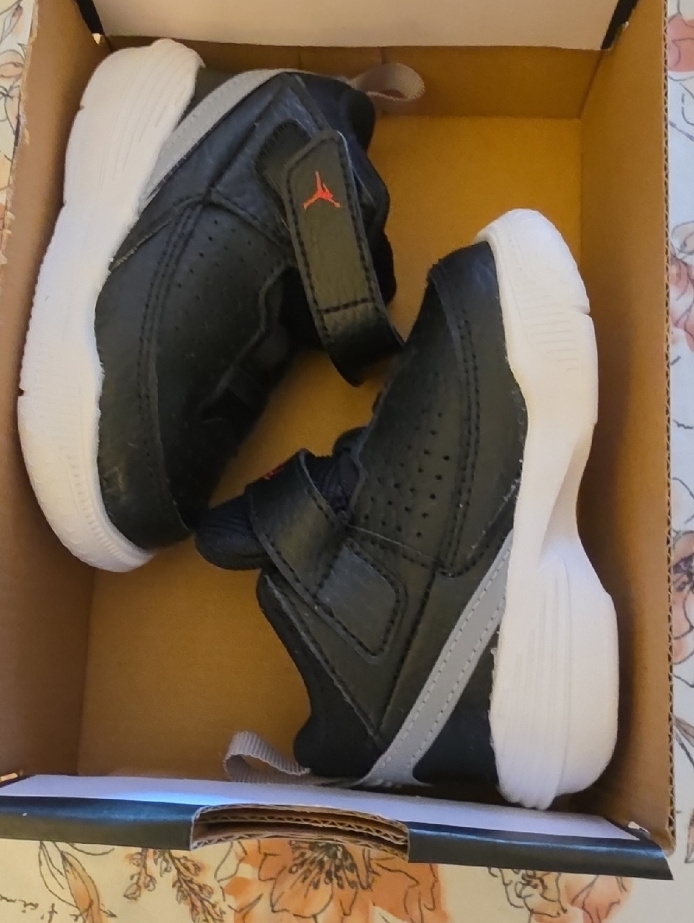 FOR SALE BRAND NEW NIKE JORDAN MAX AURA 5(TD) SIZE 4C.